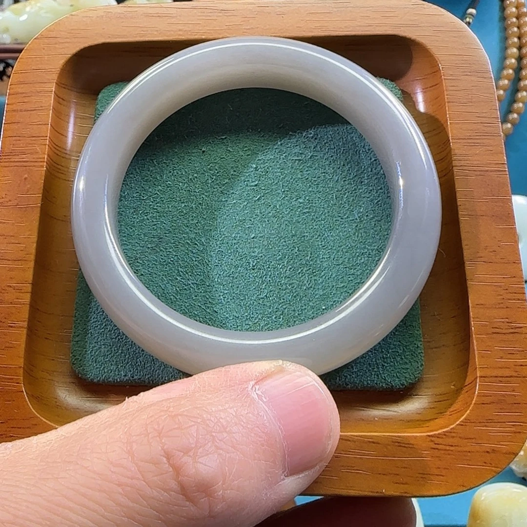 ***和田玉未镶嵌颈饰