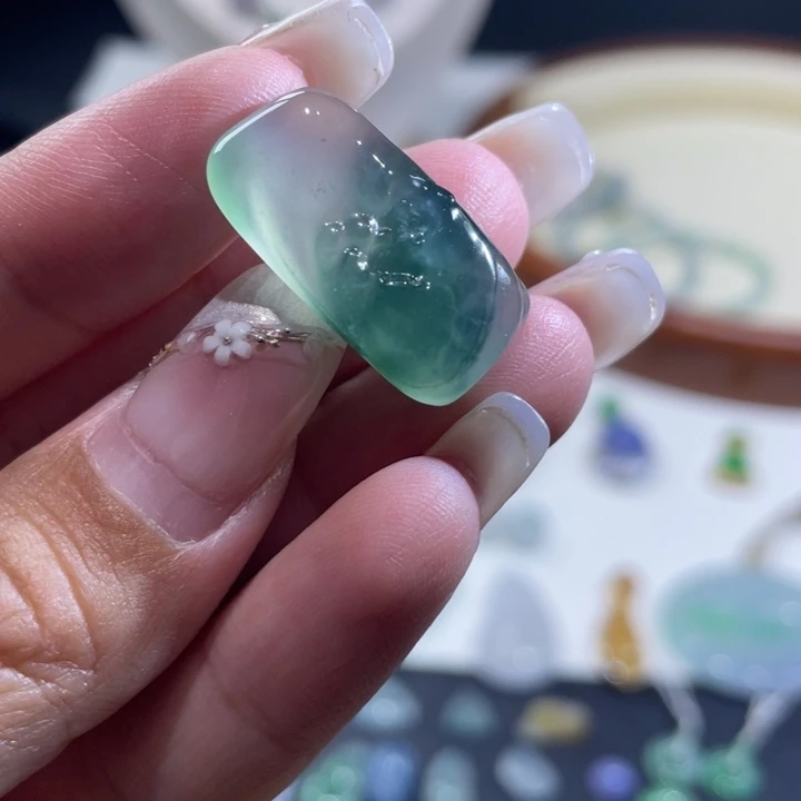 颈饰未镶嵌翡翠牌子