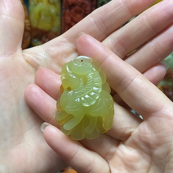 岫玉未镶嵌吊坠(赠链)