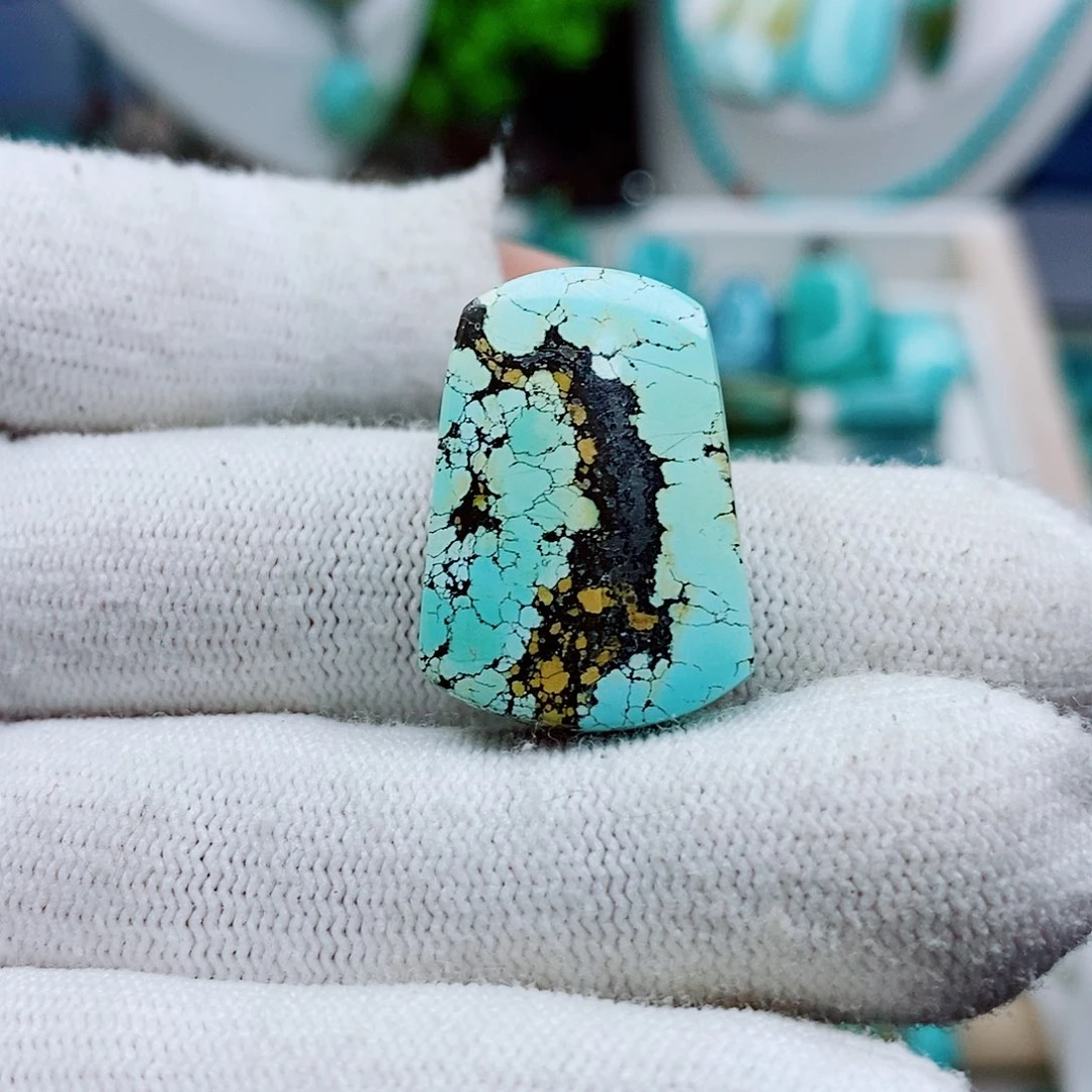 绿松石未镶嵌颈饰