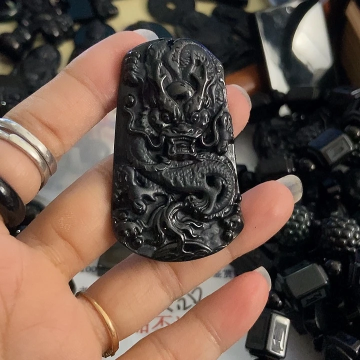 烂***壳翡翠未镶嵌颈饰墨翠龙