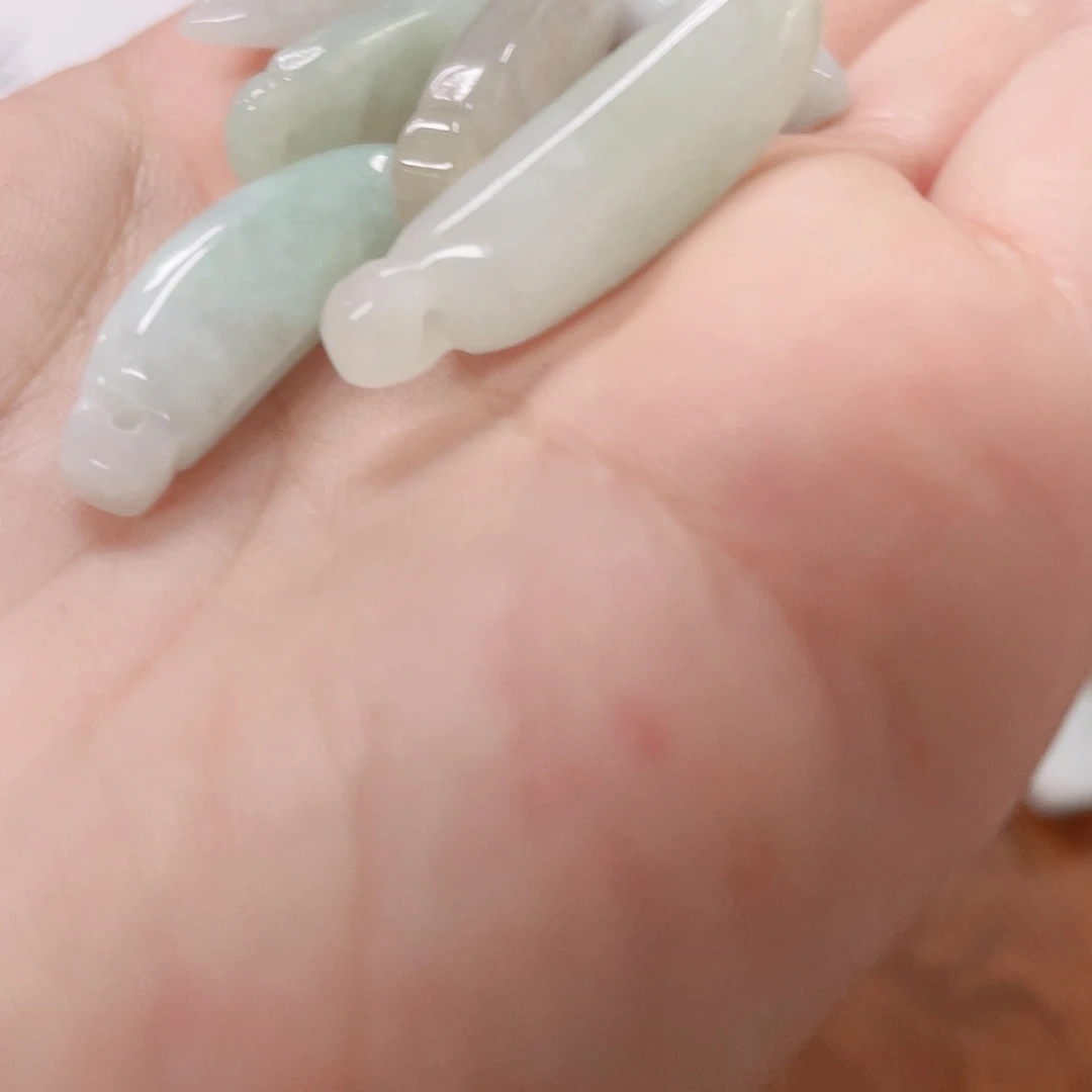 翡翠未镶嵌颈饰辣椒