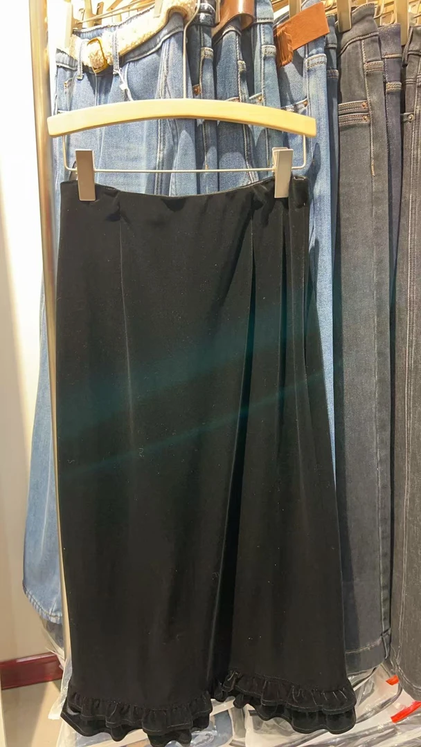 丝绒黑色百搭半身裙