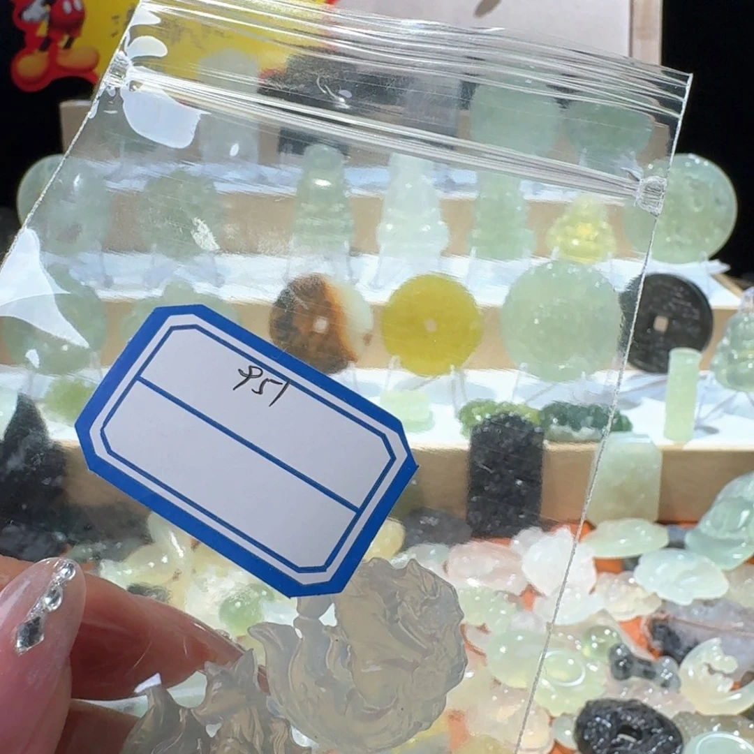 岫玉未镶嵌颈饰精美礼品
