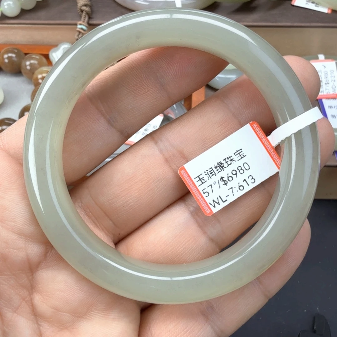 和田玉未镶嵌手镯