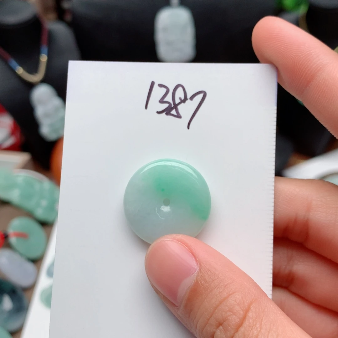 翡翠颈饰未镶嵌?****吊坠