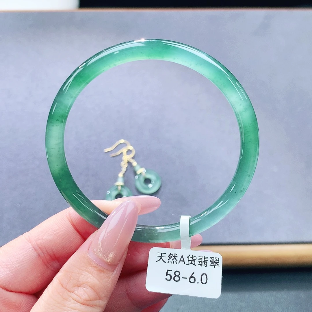 未镶嵌手镯（圆镯）翡翠