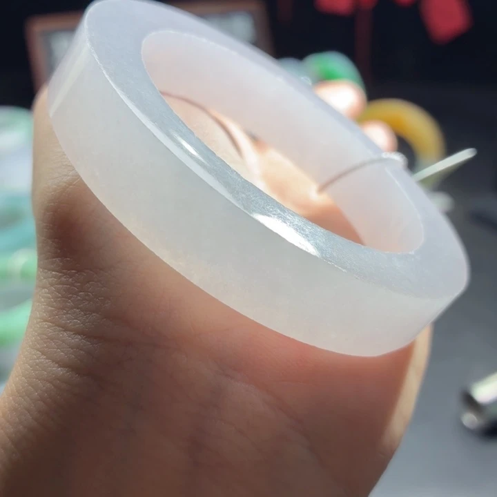 定制翡翠未镶嵌翡翠手镯