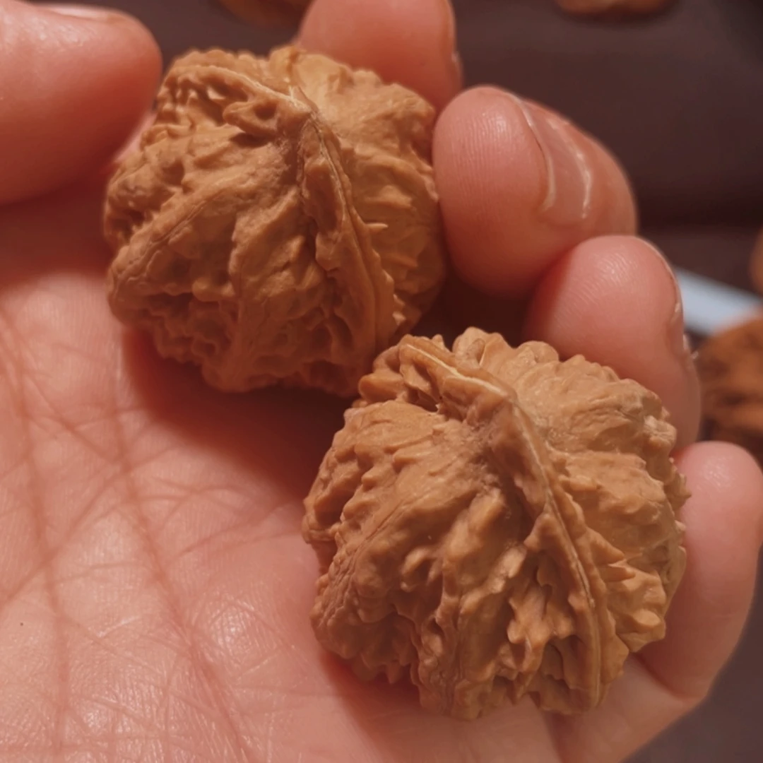 【闪购商品】文玩核桃把件东北楸子62