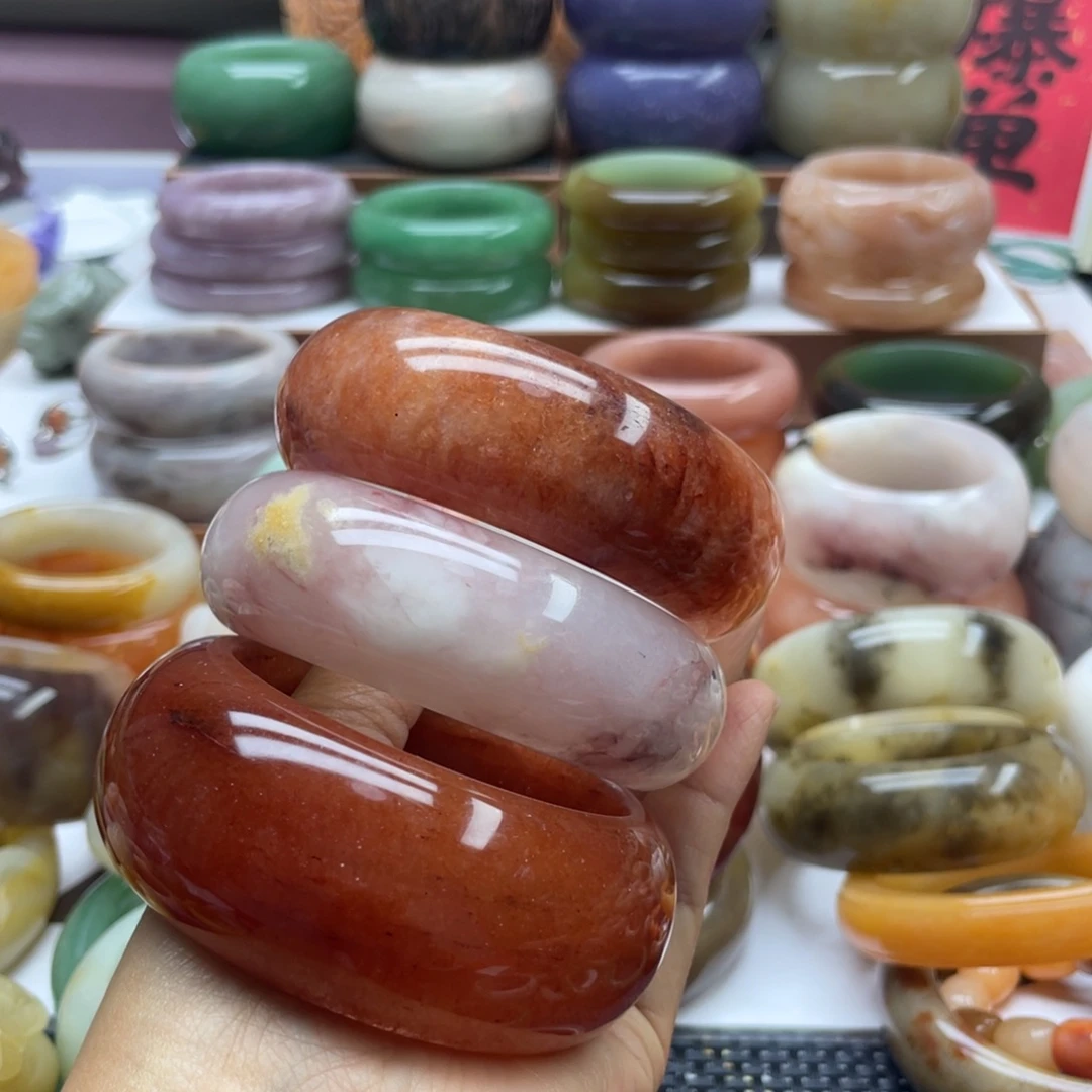 ︵***殇石英岩玉未镶嵌手镯