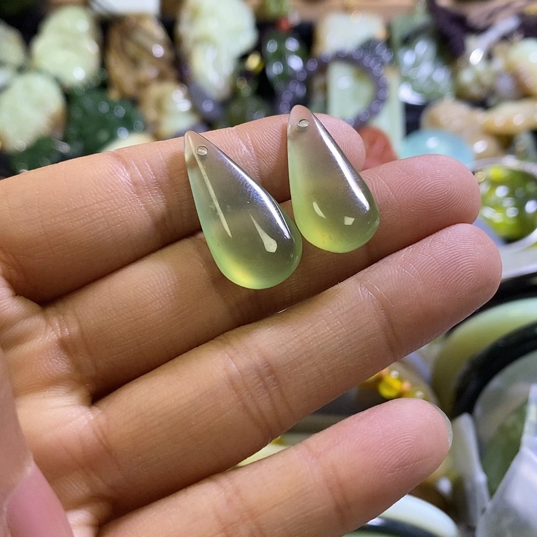 未镶嵌岫玉耳环一对