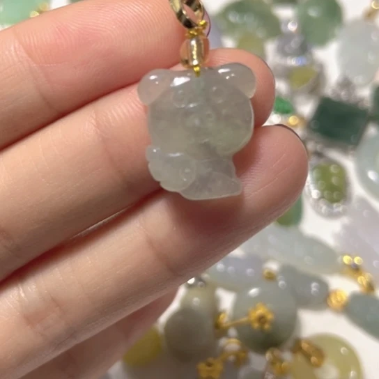 翡翠未镶嵌颈饰小猪吊坠