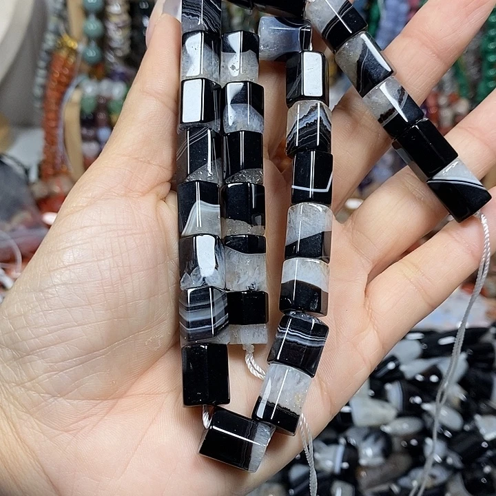 玛瑙/玉髓未镶嵌珠宝半成品玛瑙水晶共生卡10*12mm一条