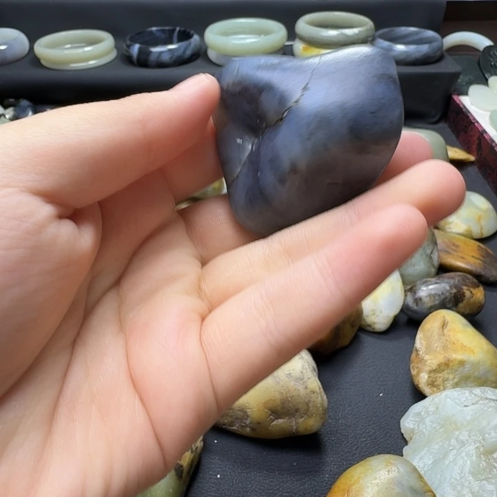 和田玉未镶嵌颈饰70.8克