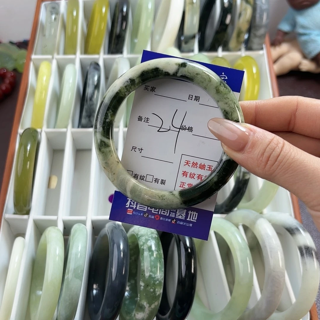 蛇纹石玉手镯未镶嵌矜**姐