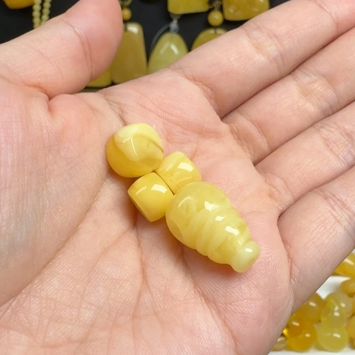 蜜蜡未镶嵌珠宝奇石