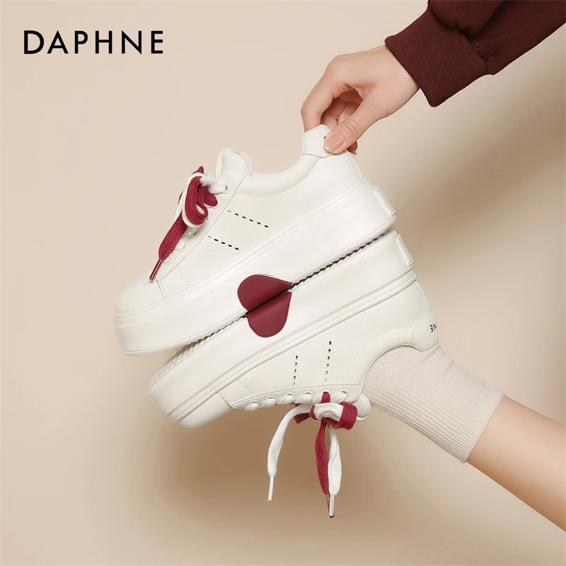 达芙妮厚底板鞋女款2025新款大头爱心小众百搭休闲运动爆款小白鞋