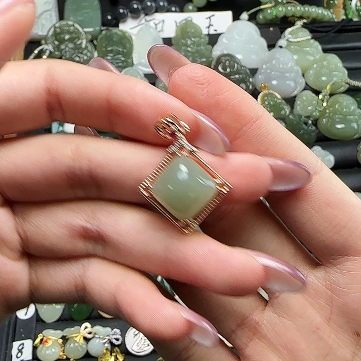 和田玉合金吊坠(赠链)