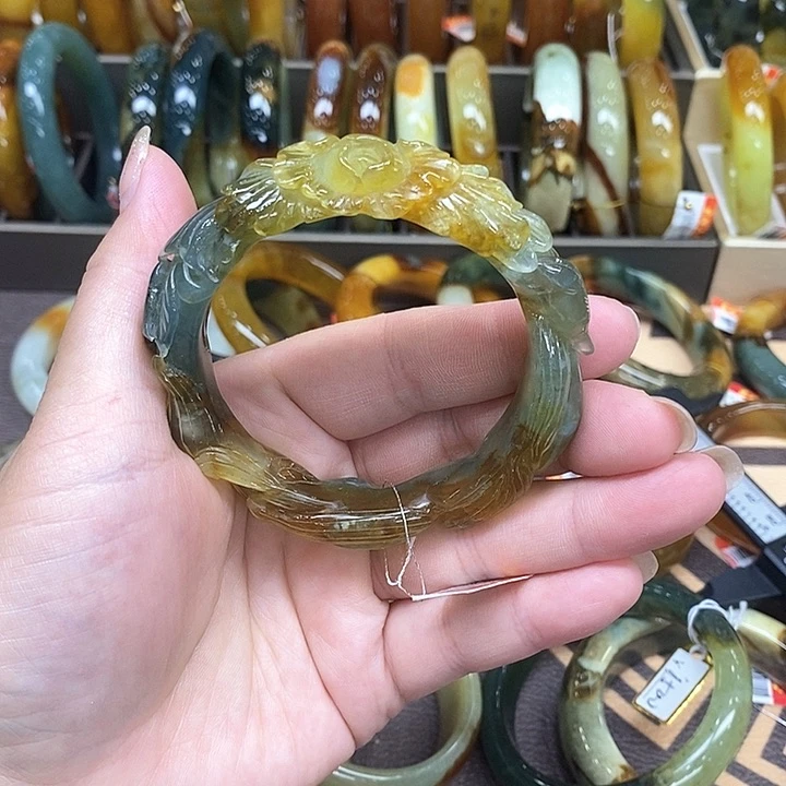 未镶嵌透闪石-蛇纹石玉手镯