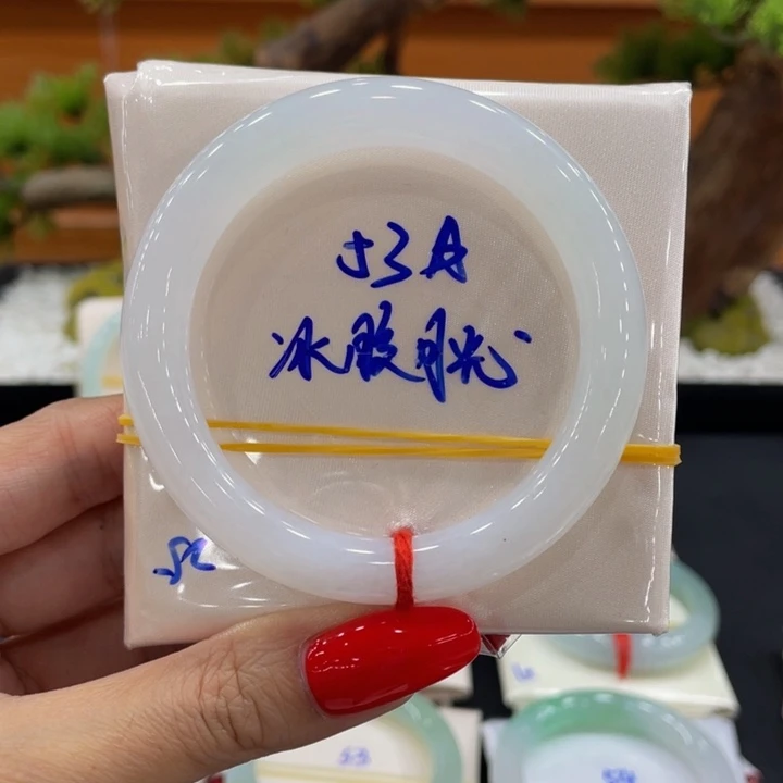 翡翠未镶嵌手镯缅甸翡翠