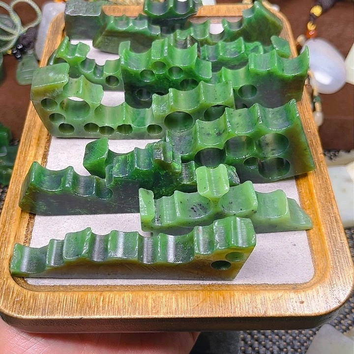 和田玉未镶嵌珠宝半成品奥****?