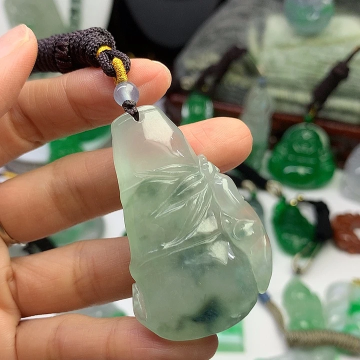 吊坠(赠链)未镶嵌翡翠