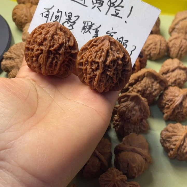手把件雕刻核桃盘龙纹