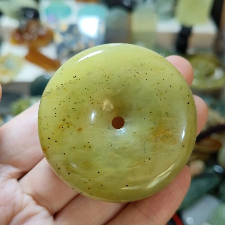 岫玉未镶嵌平安扣