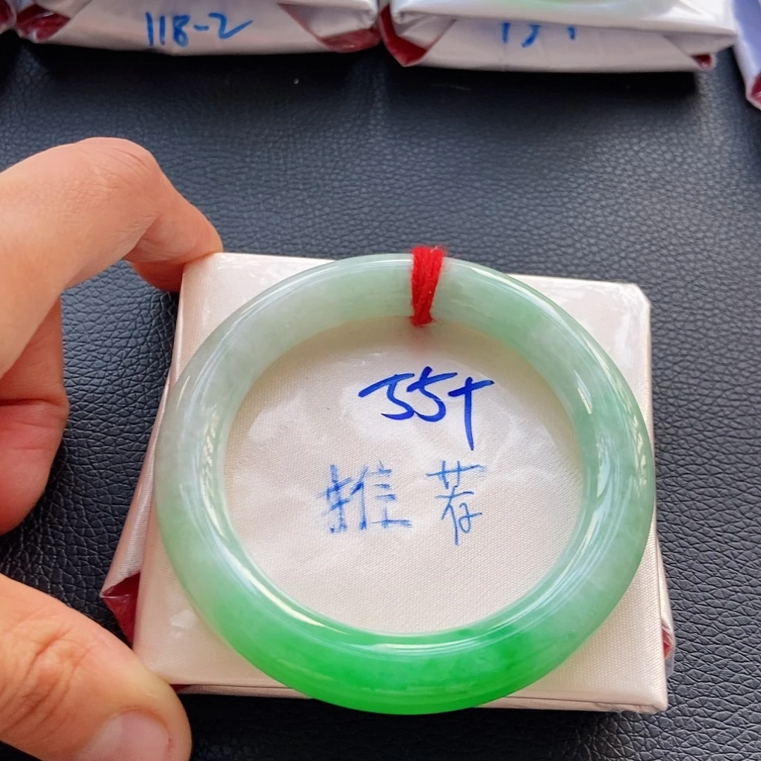 翡翠手镯未镶嵌24绿底阳绿半山24