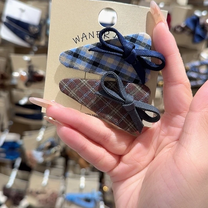 蓝色格子三角和棕色格子三角蝴蝶结掰掰夹