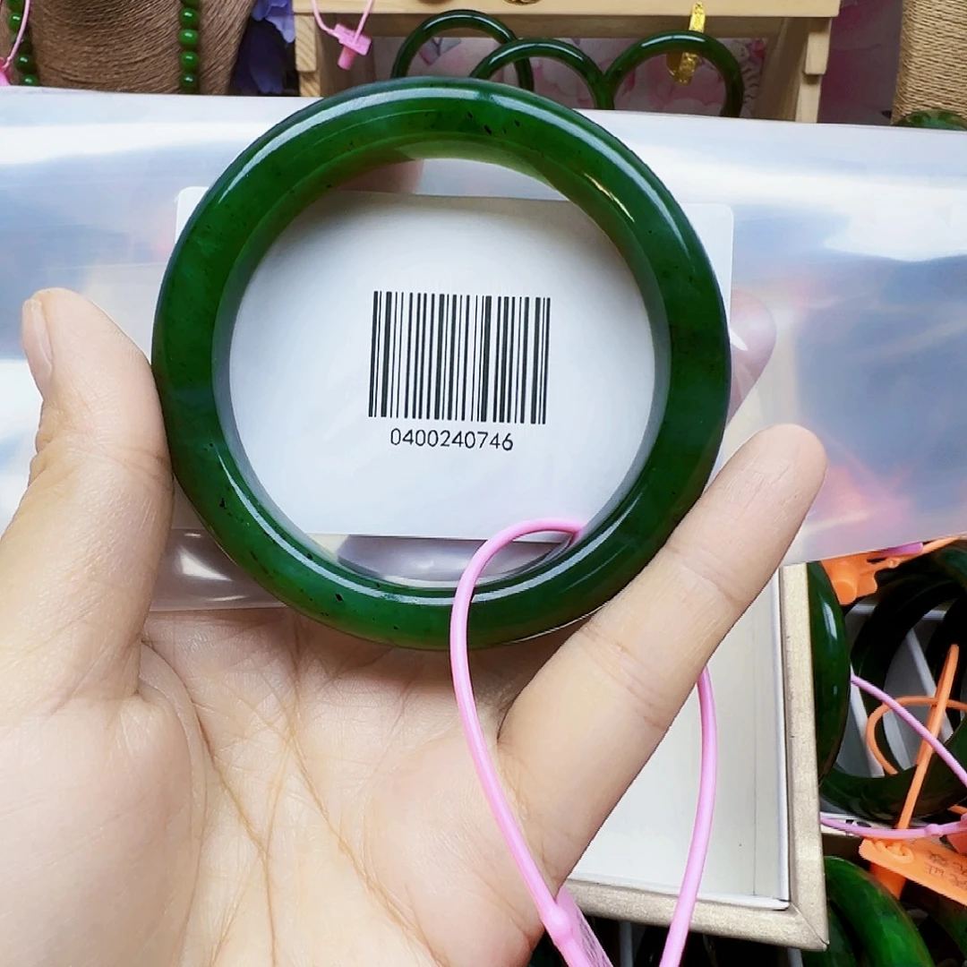 朱***朱和田玉未镶嵌手镯