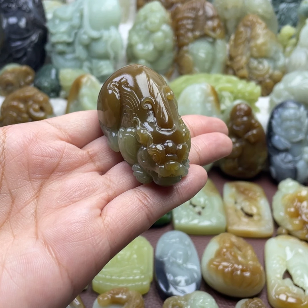 S***J颈饰未镶嵌和田玉