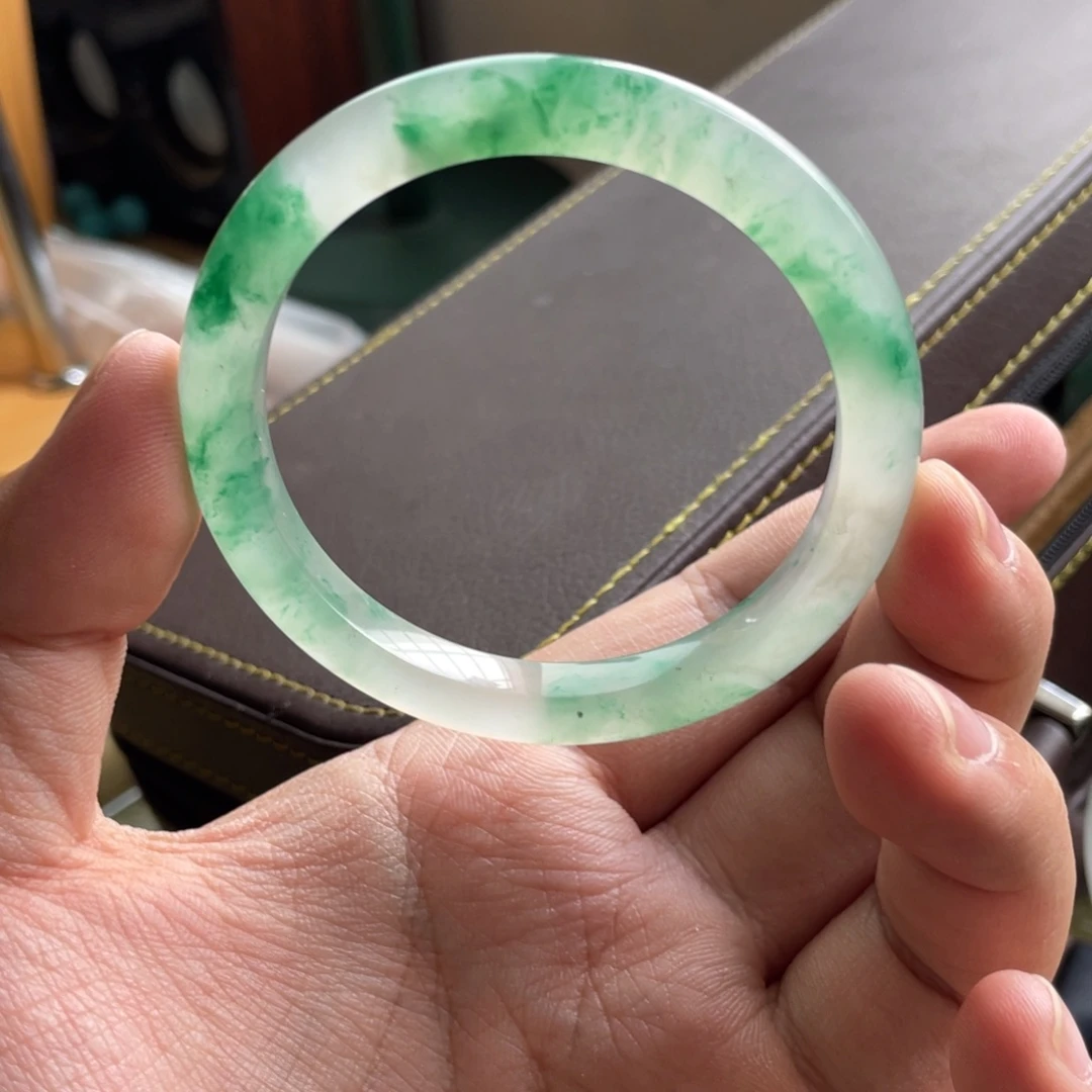石英质玉（非洲翠）未镶嵌手镯