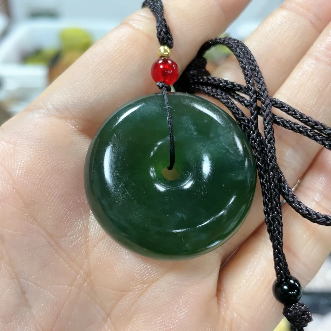 蛇纹石玉颈饰合金