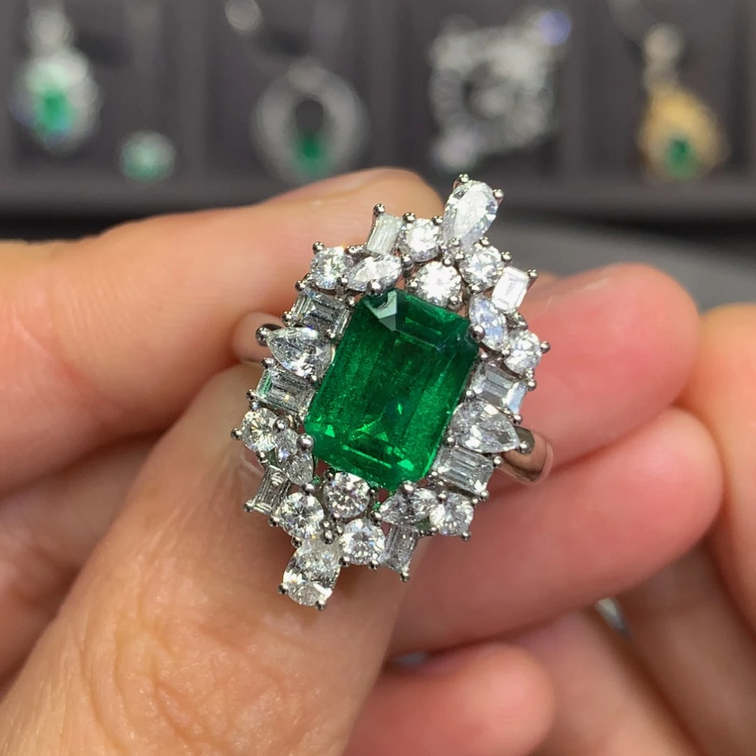 祖母绿戒指18K金镶嵌