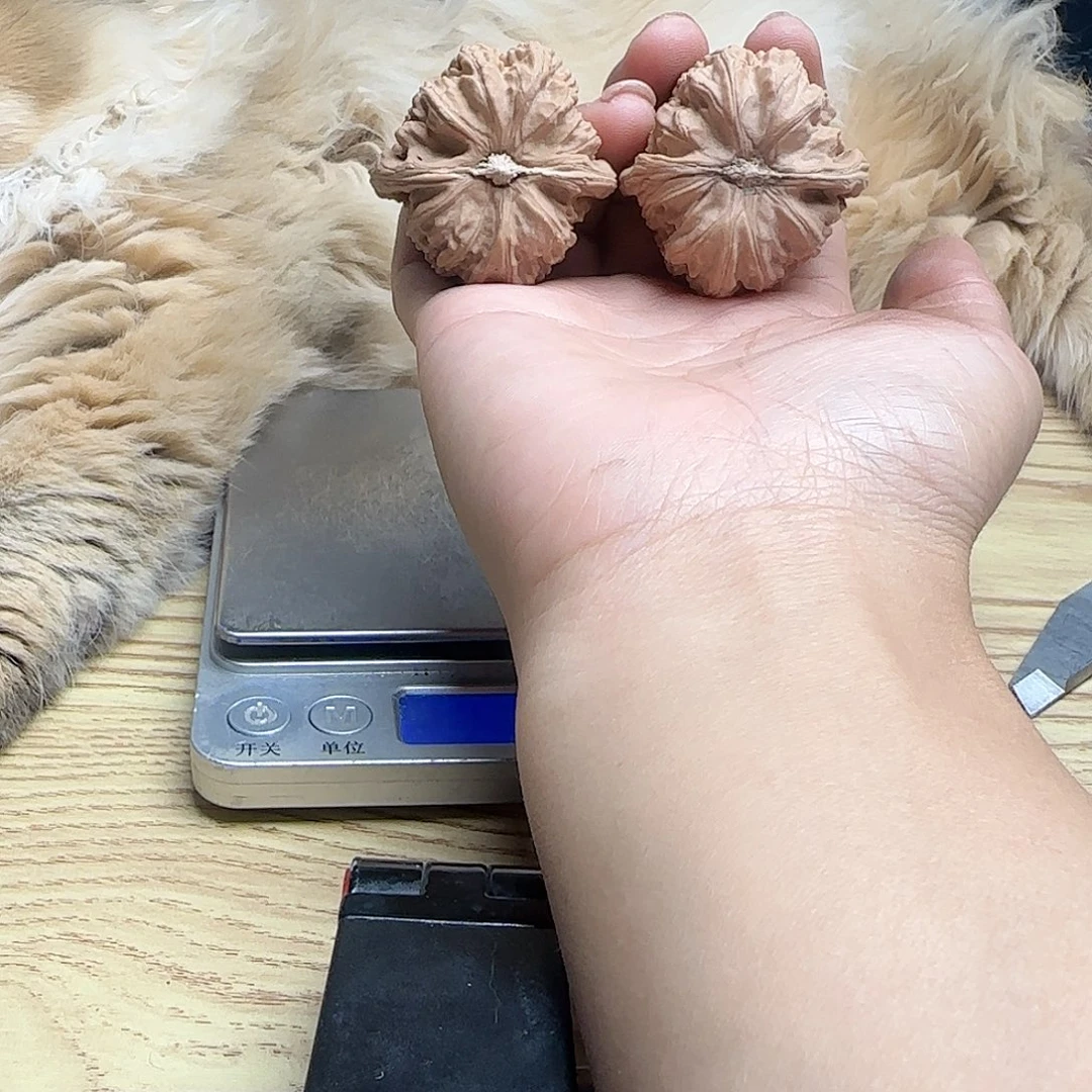 阿***友桃核吊坠核桃核桃