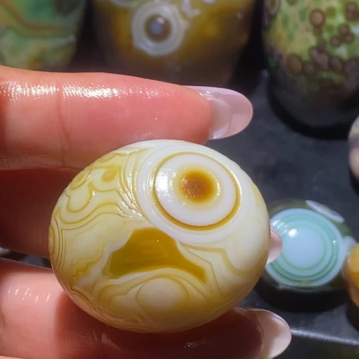 德***响玛瑙/玉髓未镶嵌珠宝奇石