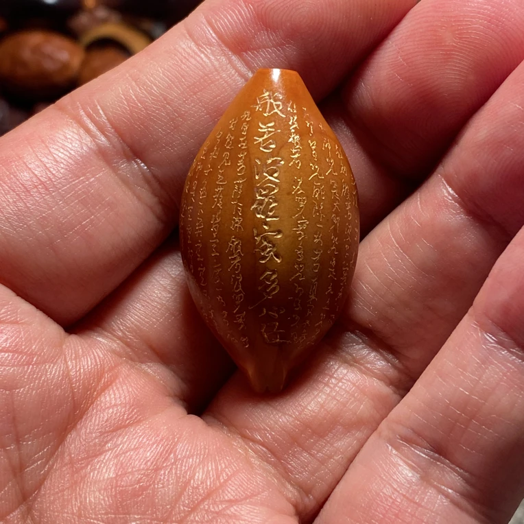 福利苏工核雕，纯手工雕刻，四花梅林核，般若，双面满工，等待有缘人