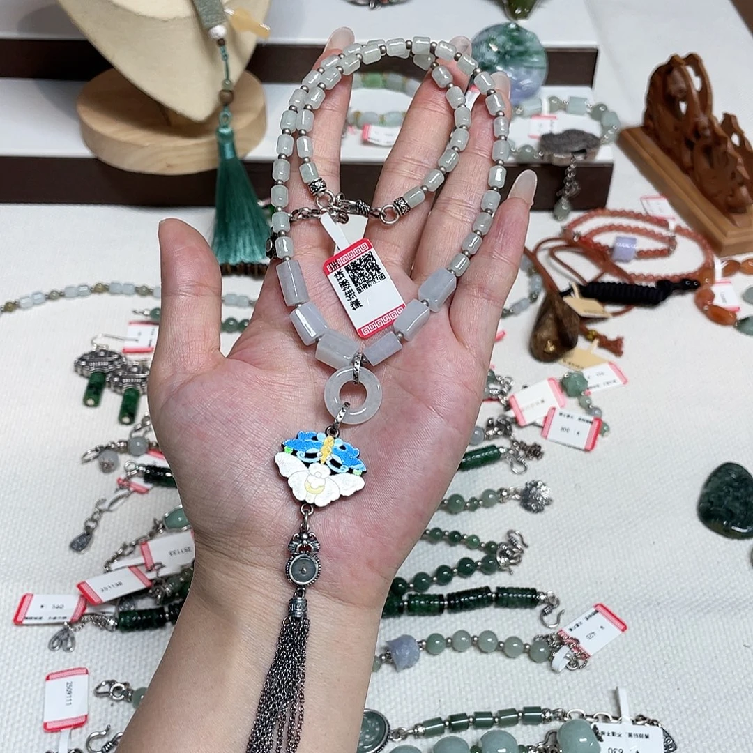 足银足银錾刻配饰项链