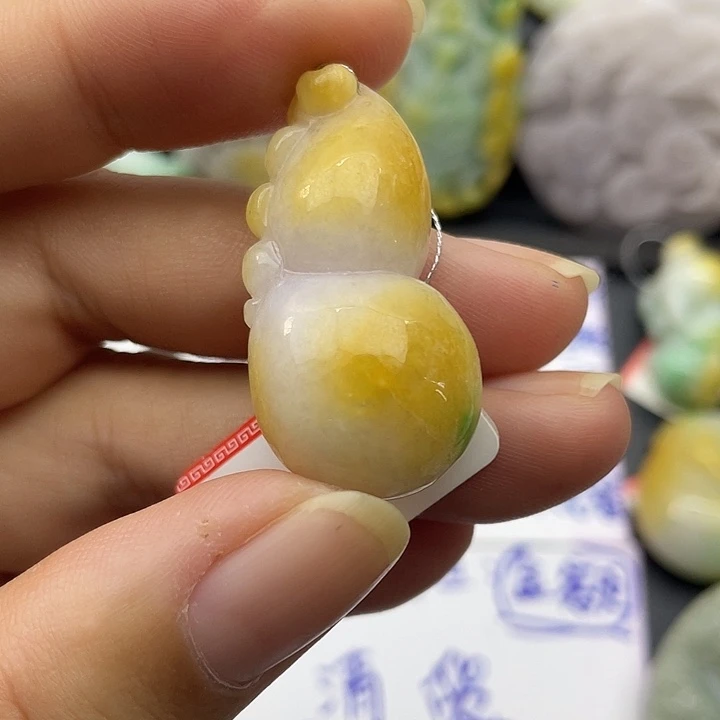翡翠未镶嵌颈饰有细纹