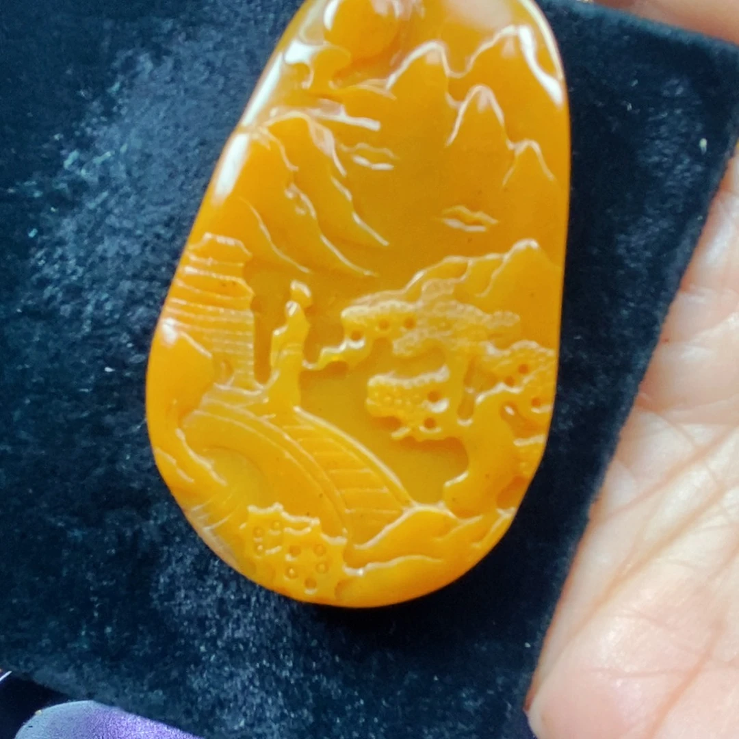 未镶嵌石英质玉（黄龙玉）颈饰