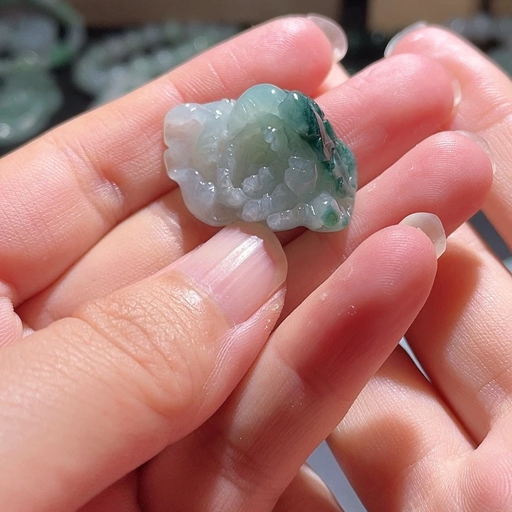 翡翠未镶嵌颈饰天