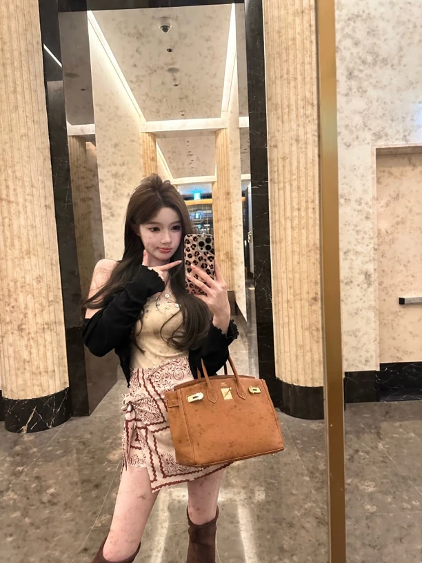 【明洞韩模】贝壳扣挂脖上衣酒红色印花半裙套装