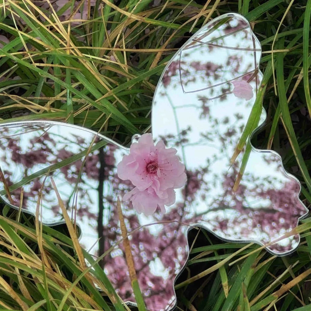 创意ins化妆镜蝴蝶镜四季春夏秋冬拍照神器亚克力便携神器多功能