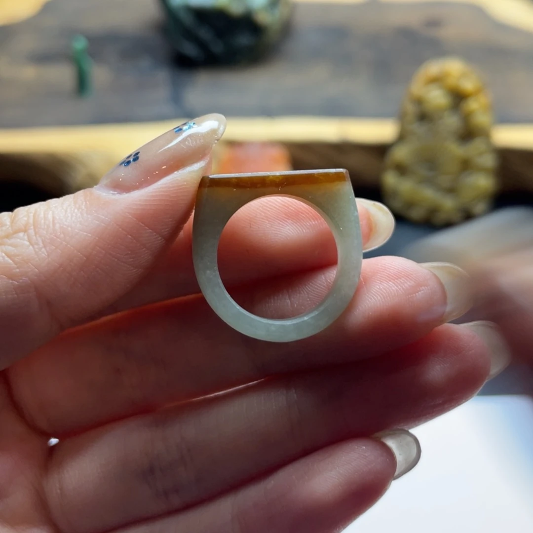未镶嵌定制翡翠冰红马鞍戒指
