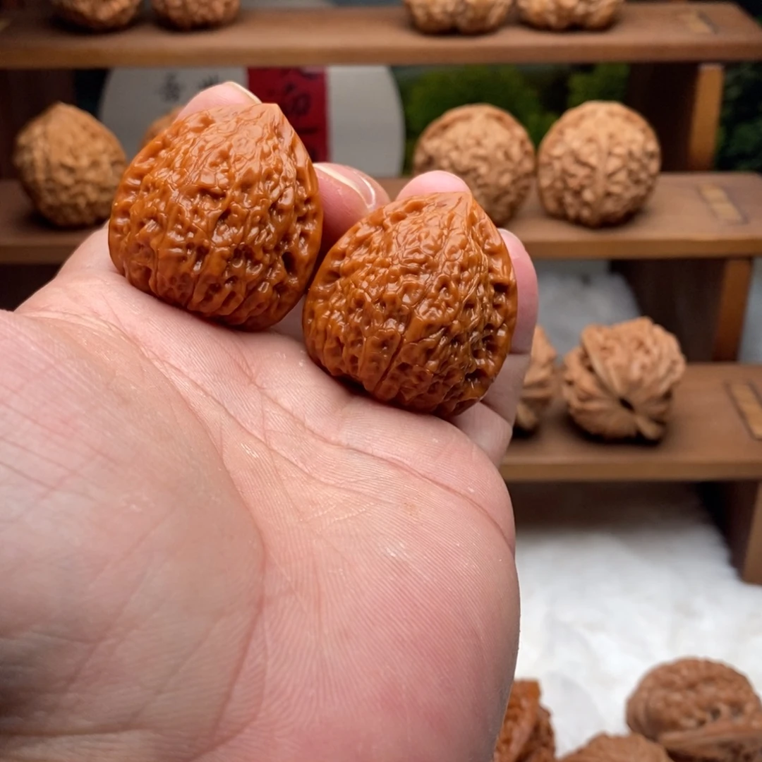 文玩核桃吊坠35蛇王一抹红