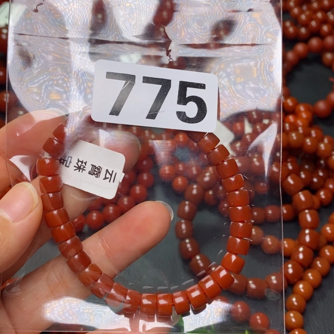 倪***南红玛瑙未镶嵌手链
