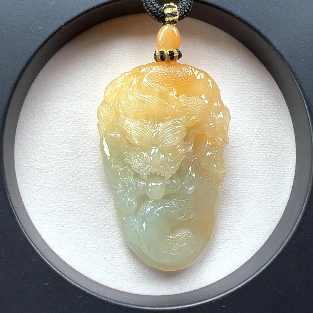 翡翠未镶嵌颈饰龙