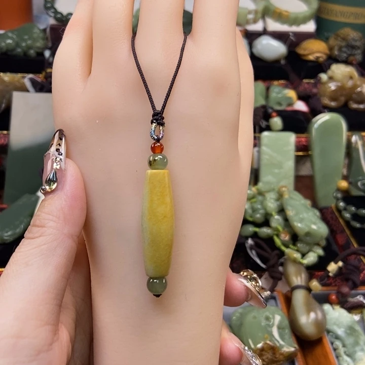 颈饰未镶嵌岫岩河磨玉（透闪石质玉）