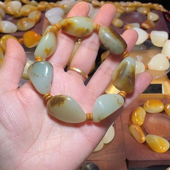 七***后和田玉未镶嵌手链